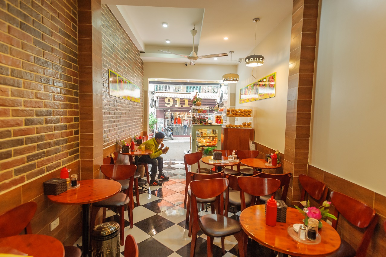 Khám phá cửa hàng bánh mì “Pate Lãn Ông” ngon nức tiếng Hà Nội - Ảnh 2. Khám phá cửa hàng bánh mì “Pate Lãn Ông” ngon nức tiếng Hà Nội - Ảnh 2.