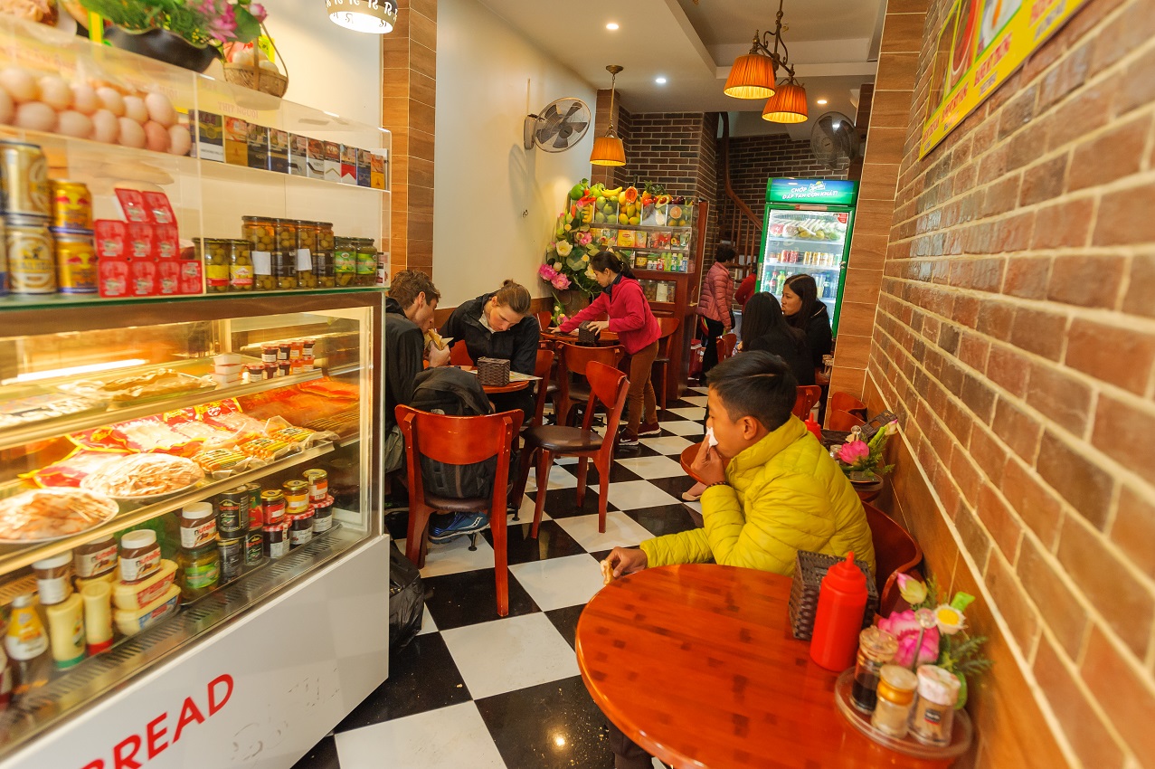 Khám phá cửa hàng bánh mì “Pate Lãn Ông” ngon nức tiếng Hà Nội - Ảnh 10. Khám phá cửa hàng bánh mì “Pate Lãn Ông” ngon nức tiếng Hà Nội - Ảnh 10.