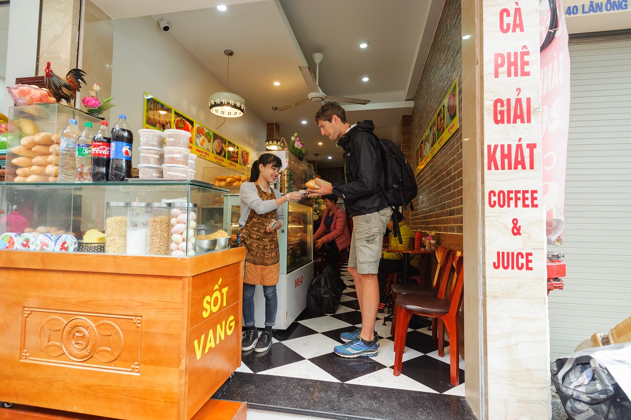 Khám phá cửa hàng bánh mì “Pate Lãn Ông” ngon nức tiếng Hà Nội - Ảnh 11. Khám phá cửa hàng bánh mì “Pate Lãn Ông” ngon nức tiếng Hà Nội - Ảnh 11.