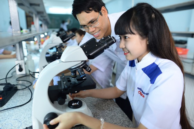 Ng&agrave;y hội việc l&agrave;m 2016: H&agrave;ng trăm việc l&agrave;m hấp dẫn đang chờ đ&oacute;n sinh vi&ecirc;n B&aacute;ch Việt - Ảnh 2.