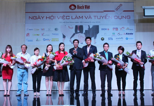 Ng&agrave;y hội việc l&agrave;m 2016: H&agrave;ng trăm việc l&agrave;m hấp dẫn đang chờ đ&oacute;n sinh vi&ecirc;n B&aacute;ch Việt - Ảnh 4.