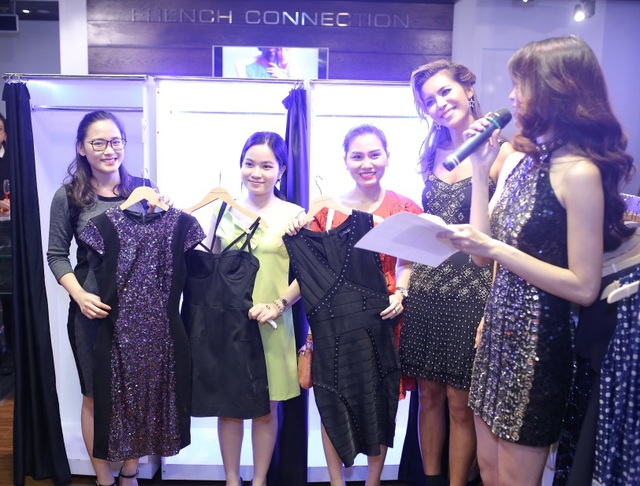 Minh T&uacute;, Quỳnh Ch&acirc;u đọ sắc tại fcuk Saigon Centre - Ảnh 8.
