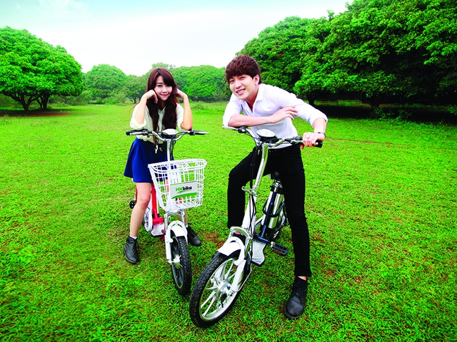  Ngay từ những ngày đầu HKbike ra mắt, Bê Trần và Quỳnh Anh Shyn đã trở thành hai trong số những gương mặt đại diện của HKbike