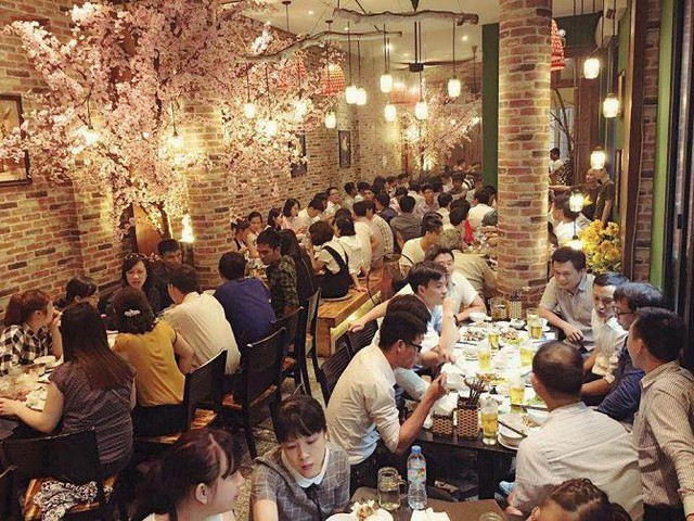 Đột nhập chuỗi nh&agrave; h&agrave;ng Phủi đ&ocirc;ng nghẹt kh&aacute;ch - Ảnh 1.