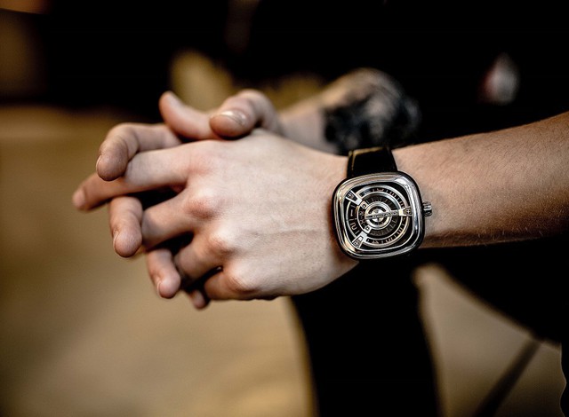 Điểm mặt loạt thiết kế đồng hồ mới nhất từ thương hiệu SevenFriday - Ảnh 12.