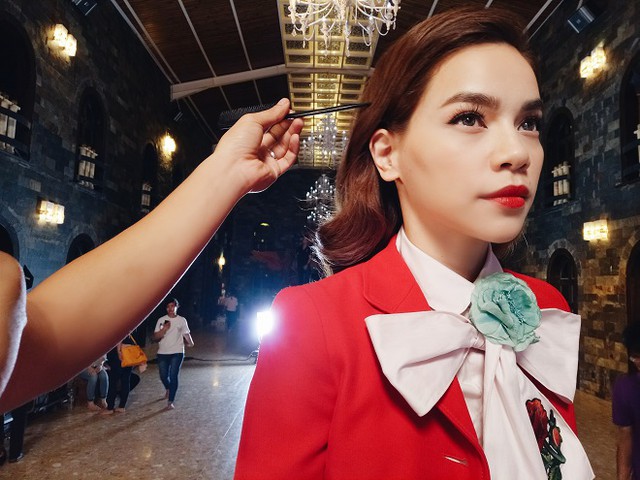H&agrave; Hồ đẹp &ldquo;quyền lực&rdquo; trong hậu trường The Face - Ảnh 2.