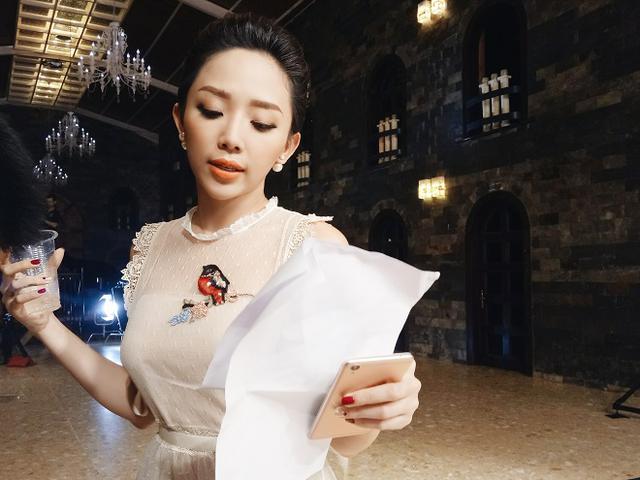 T&oacute;c Ti&ecirc;n bất ngờ xuất hiện The Face với vai tr&ograve; mới - Ảnh 4.