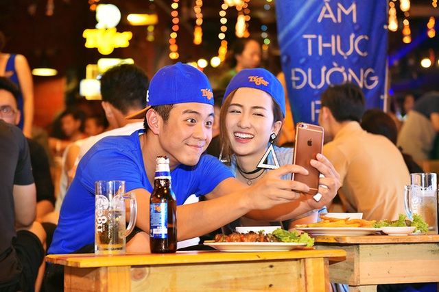 Luke Nguyễn trổ t&agrave;i nấu ăn tr&ecirc;n đường phố H&agrave; Nội - Ảnh 5.