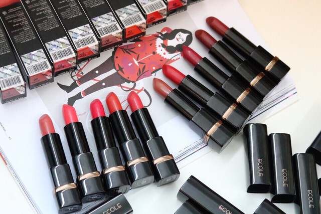 Son bom tấn h&egrave; 2016 đ&atilde; xuất hiện từ Ecole Shine Black Lipstick - Ảnh 2.