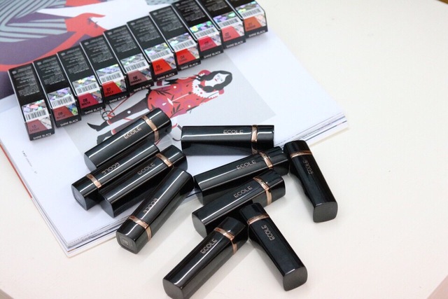 Son bom tấn h&egrave; 2016 đ&atilde; xuất hiện từ Ecole Shine Black Lipstick - Ảnh 4.