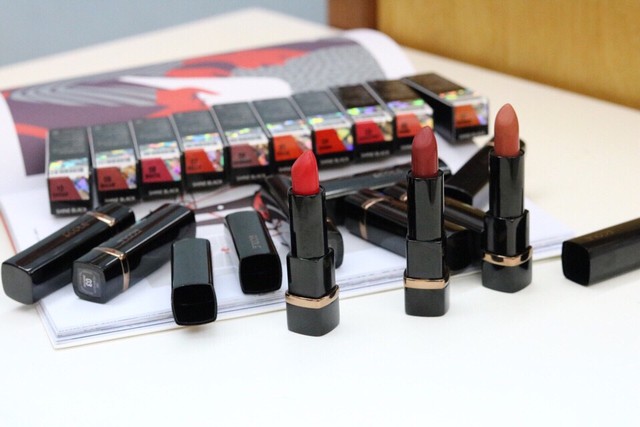 Son bom tấn h&egrave; 2016 đ&atilde; xuất hiện từ Ecole Shine Black Lipstick - Ảnh 5.