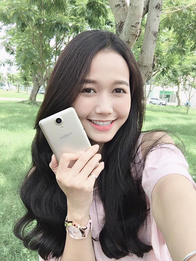 Hot girl “trà sữa” Kiều Trinh tiết lộ bí quyết “selfie” nghìn like - Ảnh 2.