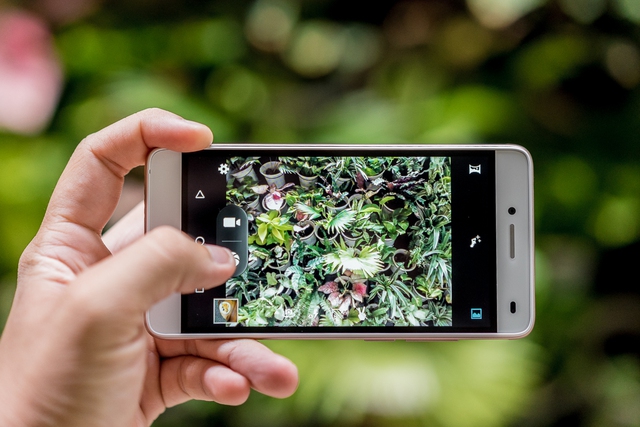 Đ&aacute;nh gi&aacute; nhanh LAI Yuna S - Smartphone chuy&ecirc;n selfie  phi&ecirc;n bản v&agrave;ng hồng - Ảnh 3.