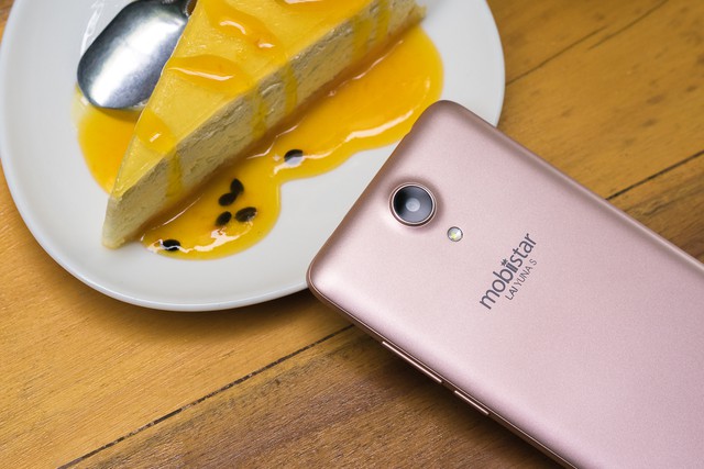 Đ&aacute;nh gi&aacute; nhanh LAI Yuna S - Smartphone chuy&ecirc;n selfie  phi&ecirc;n bản v&agrave;ng hồng - Ảnh 4.