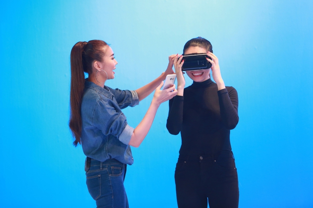 Thanh Hằng huấn luyện học viên tập catwalk bằng… kính thực tế ảo - Ảnh 8.