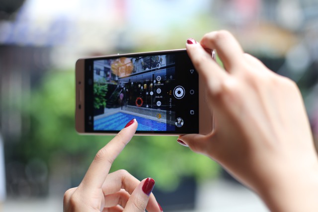 Đ&aacute;nh gi&aacute; nhanh Coolpad Sky 3: Chụp ảnh tự sướng chuy&ecirc;n nghiệp v&agrave; đẳng cấp - Ảnh 2.