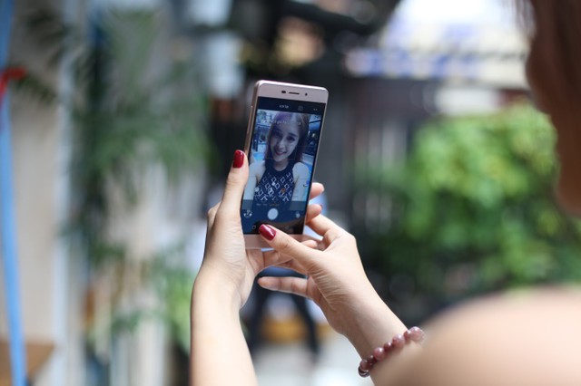 Đ&aacute;nh gi&aacute; nhanh Coolpad Sky 3: Chụp ảnh tự sướng chuy&ecirc;n nghiệp v&agrave; đẳng cấp - Ảnh 4.