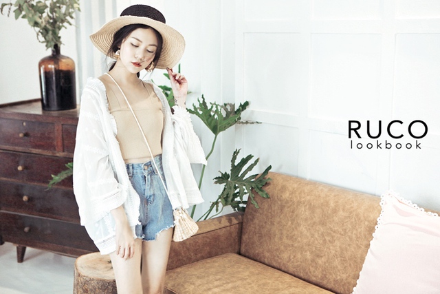 Hot item phải có trong hè: áo trễ vai, váy ren và trang phục đơn sắc - Ảnh 11.