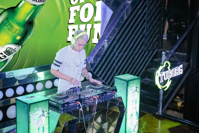 DJ Trang Moon mở màn cực “bốc” cho chuỗi sự kiện âm nhạc của Tuborg - Ảnh 3.
