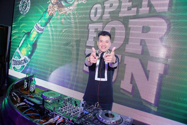 Kh&aacute;n giả H&agrave; Nội c&ugrave;ng DJ Huy DX cuồng nhiệt trong sự kiện Tuborg - Ảnh 3.