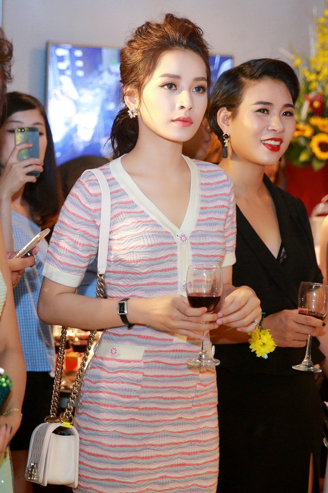 Chi Pu, Thanh Vân Hugo đẹp rạng ngời trong lễ khai trương Quách Ánh Makeup Store - Ảnh 4.
