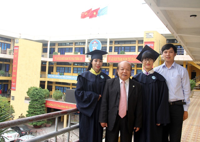 Hai gương mặt sinh viên xuất sắc tốt nghiệp trước thời hạn của HPU - Ảnh 4.
