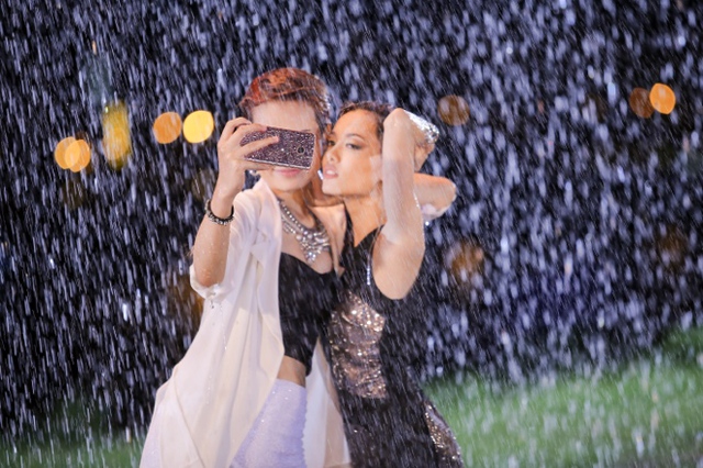 Vietnam’s Next Top Model gây sốc khi photoshoot chỉ bằng... điện thoại - Ảnh 2.