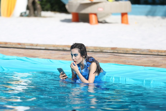 Tập 5 Vietnam’s Next Top Model hé lộ nhiều kịch tính thú vị trong thử thách chụp ảnh dưới nước - Ảnh 1.