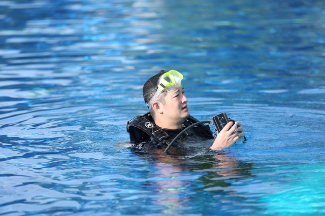 Tập 5 Vietnam’s Next Top Model hé lộ nhiều kịch tính thú vị trong thử thách chụp ảnh dưới nước - Ảnh 3.