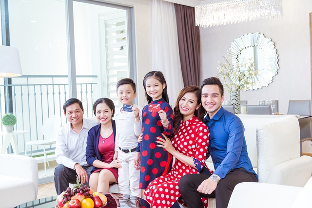 B&iacute; quyết &ldquo;mua h&agrave;ng kh&ocirc;ng cần tiền&rdquo; của MC Phan Anh - Ảnh 2.