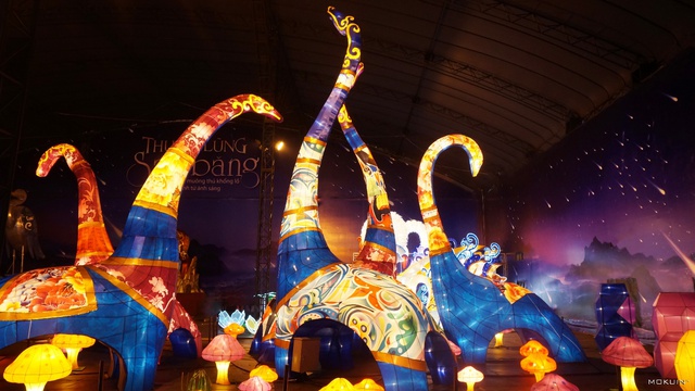 Những bức ảnh lộng lẫy khiến bạn không thể không ghé thăm Lễ Hội Lồng Đèn lớn nhất Việt Nam - Ảnh 3.