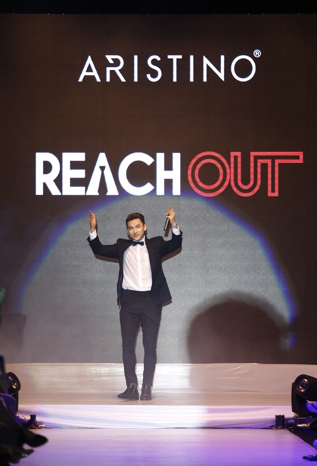 Kim L&yacute; c&ugrave;ng mẫu t&acirc;y đầy nam t&iacute;nh, cuốn h&uacute;t trong BST Reach-out - Ảnh 2.