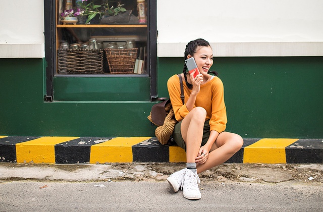 Smartphone s&agrave;nh điệu m&ugrave;a tựu trường - Ảnh 1.