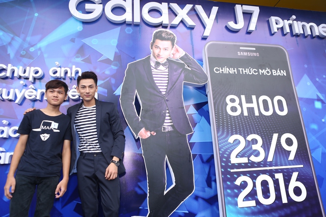 Isaac hào hứng trải nghiệm Samsung Galaxy J7 Prime trong ngày ra mắt - Ảnh 2.
