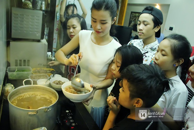 Những khoảnh khắc ấm &aacute;p tại nh&agrave; chung của c&aacute;c b&eacute; The Voice Kids - Ảnh 7.