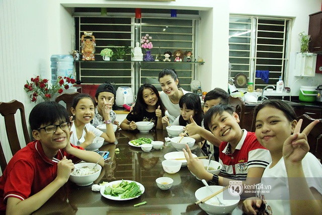 Những khoảnh khắc ấm &aacute;p tại nh&agrave; chung của c&aacute;c b&eacute; The Voice Kids - Ảnh 8.