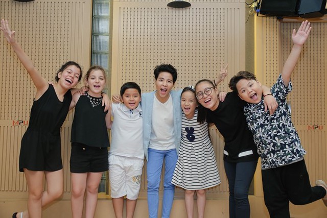 Những khoảnh khắc ấm &aacute;p tại nh&agrave; chung của c&aacute;c b&eacute; The Voice Kids - Ảnh 18.
