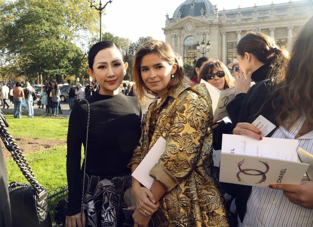 Cô gái Việt hội ngộ loạt fashionista đình đám thế giới tại Paris Fashion Week - Ảnh 4.