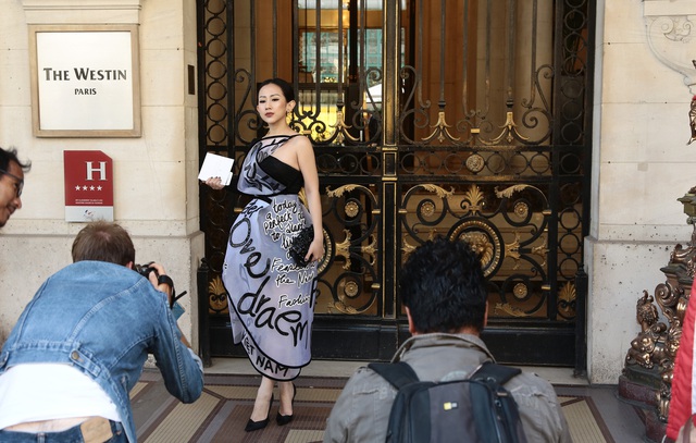 Cô gái Việt hội ngộ loạt fashionista đình đám thế giới tại Paris Fashion Week - Ảnh 14.
