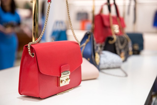 Lan Khu&ecirc;, H&agrave; Anh rạng rỡ trong buổi giới thiệu BST Furla Thu Đ&ocirc;ng 2016 - Ảnh 9.