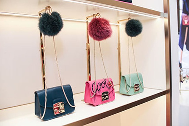 Lan Khu&ecirc;, H&agrave; Anh rạng rỡ trong buổi giới thiệu BST Furla Thu Đ&ocirc;ng 2016 - Ảnh 10.