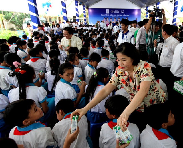 Quỹ sữa Vươn cao Việt Nam và Vinamilk trao tặng sữa cho trẻ em tại Cần Thơ - Ảnh 3.