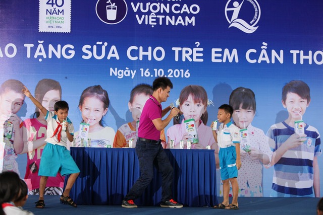Quỹ sữa Vươn cao Việt Nam và Vinamilk trao tặng sữa cho trẻ em tại Cần Thơ - Ảnh 7.
