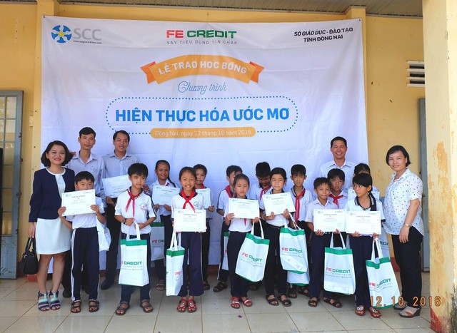 FE CREDIT trao tặng 120 suất học bổng cho trẻ em nghèo hiếu học - Ảnh 5.