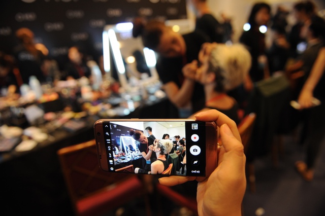 Những hình ảnh từ show Công Trí tại VIFW nhìn từ camera Galaxy S7 edge - Ảnh 3.