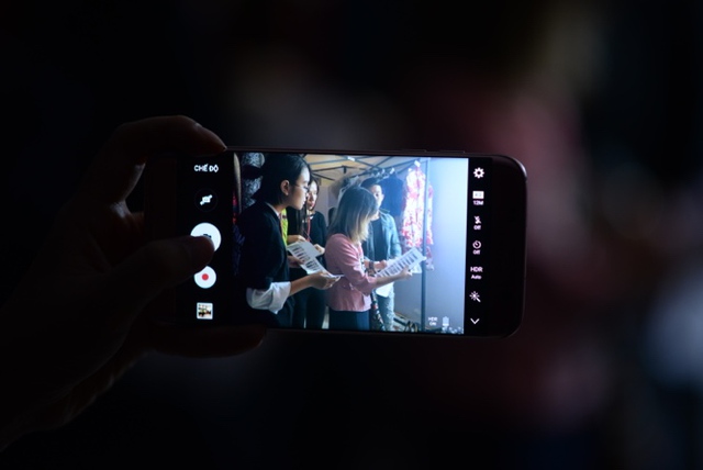 Những hình ảnh từ show Công Trí tại VIFW nhìn từ camera Galaxy S7 edge - Ảnh 4.
