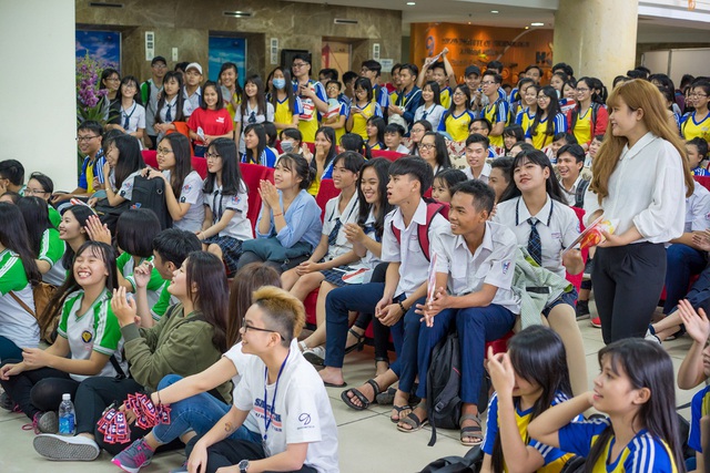 Nhật ký một ngày “quẩy kiểu sinh viên Mỹ tại SaigonTech - Ảnh 2.