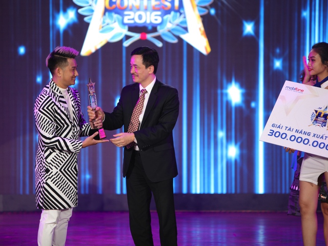 Nam ca sĩ Isaac b&ugrave;ng ch&aacute;y tại đ&ecirc;m chung kết MMC 2016 - Ảnh 3.
