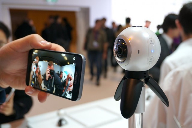 Gear 360: Thiết bị nhỏ nhưng mang tầm v&oacute;c lớn - Ảnh 1.