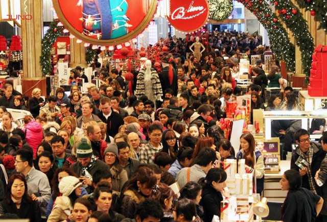 Giới trẻ &ldquo;n&iacute;n thở&rdquo; chờ ng&agrave;y Black Friday - Ảnh 2.